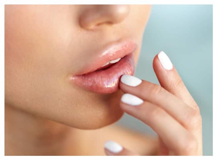 Lips Care Tips How to take care of lips And Lips Care Routine Lips Care Tips: चेहरे के साथ-साथ होठों का भी रखें ख्याल, इन टिप्स को करें फॉलो