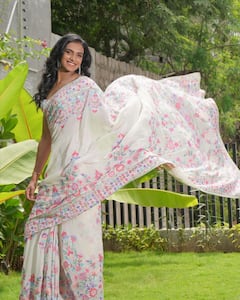 In Pics: చీర కట్టులో మెరిసిన పీవీ సింధు... ఫొటోలు షేర్ చేసిన సింధు... ఫిదా అయిన సమంత