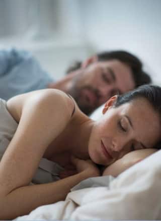 ਵਾਰ-ਵਾਰ ਡਿਸਟਰਬ ਹੁੰਦੀ ਨੀਂਦ ਤਾਂ ਰਾਤ ਨੂੰ ਸਾਉਣ ਤੋਂ ਪਹਿਲਾਂ ਖਾਓ ਇਹ ਚੀਜ਼ਾਂ