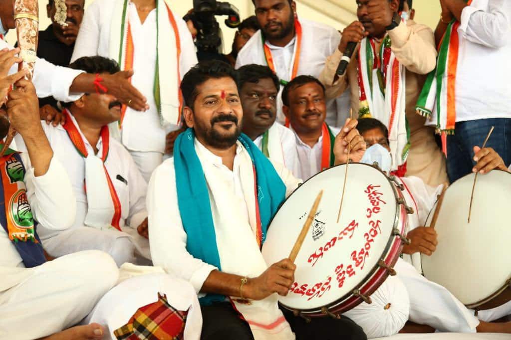 Revanthreddy Comments On CM KCR Over Dalita Bandhu Revanth Reddy: అప్పుడు పదివేలు కూడా ఇవ్వని కేసీఆర్.. ఇప్పుడు పది లక్షలు ఇస్తా అంటే నమ్ముతున్నారా?