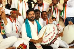 Revanth Reddy: అప్పుడు పదివేలు కూడా ఇవ్వని కేసీఆర్.. ఇప్పుడు పది లక్షలు ఇస్తా అంటే నమ్ముతున్నారా?