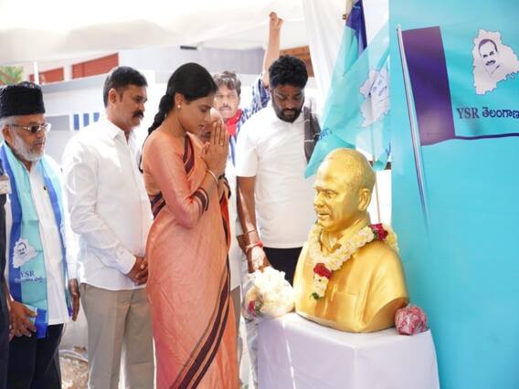 YS Sharmila: షర్మిలమ్మ...మా ఇంటికి రావొద్దు...!