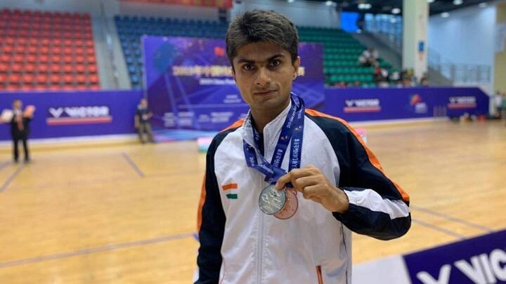 Suhas India's first IAS officer to participate in paralympics para badminton event Paralympics 2020: இந்தியாவின் முதல் மாற்றுத்திறனாளி ஐஏஎஸ் அதிகாரியின் ஒலிம்பிக் கனவு!