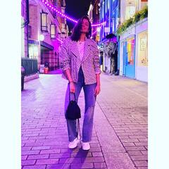 Anushka Sharma स्टाइलिश Dresses से गिराती हैं बिजलियां, Figure और Look दिखता है कमाल