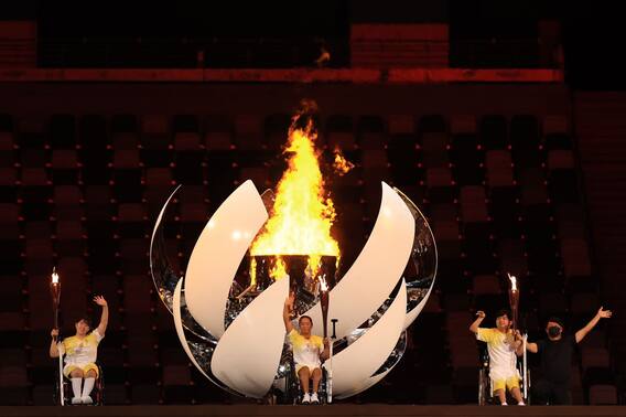 Tokyo Paralympics 2020: పారాలింపిక్స్ ప్రారంభోత్సవ వేడుకలో భారత జట్టు... పతాకధారిగా టెక్ చంద్