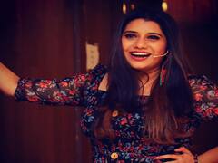 Anchor Priyanka Deshpande |  தேவதை வம்சம் நீயோ.. தேன் நிலா அம்சம் நீயோ : பிரியங்கா தேஷ்பாண்டே க்ளிக்ஸ்..!