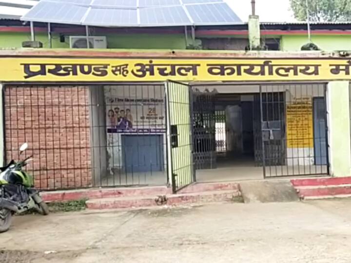 Bihar: Scam in toilet money allocation Kaimur money was not received but payment shown on computer ann बिहारः कैमूर में शौचालय की राशि के आवंटन में घोटाला, लाभुक को पैसा भी नहीं मिला और कंप्यूटर पर दिखा दिया भुगतान