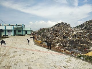 அரசு மருத்துவமனையில் அருகிலேயே குப்பை கிடங்கு...!- மர்ம நபர்கள் தீ வைப்பதால் நோயாளிகள் வேதனை...!