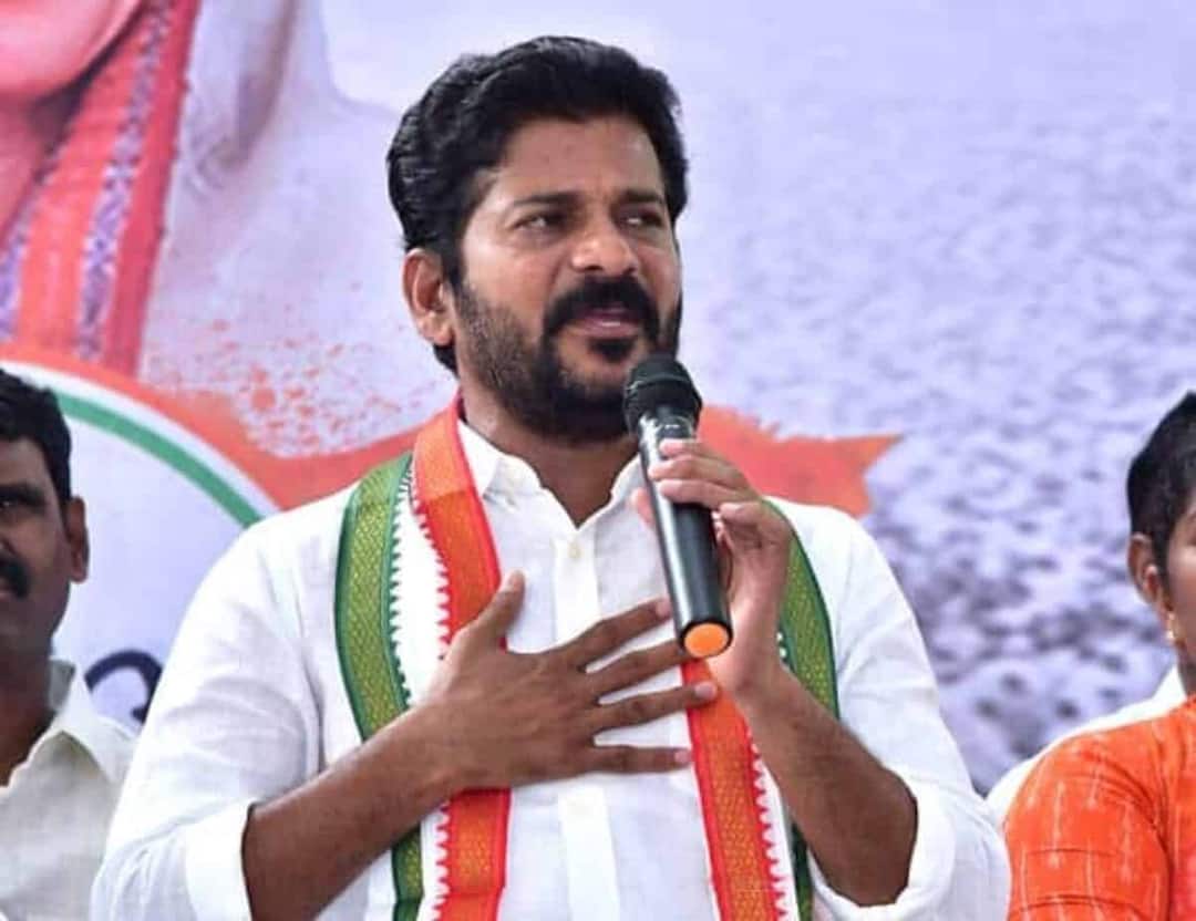 Telangana TPCC Chief Revanth Reddy criticizes TRS government constructing projects for commission Revanth Reddy: ఇక కేసీఆర్ స్లీపింగ్ కేటీఆర్ వర్కింగ్... కమీషన్ల కోసమే కాళేశ్వరం... టీఆర్ఎస్ ప్లీనరీపై రేవంత్ హాట్ కామెంట్స్
