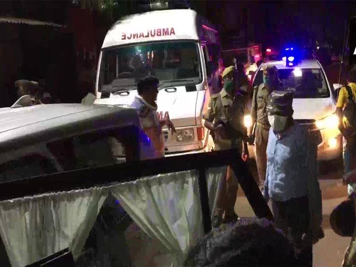 Two died and 15 injured after building collapsed in Agra Building Collapsed in Agra: आगरा में इमारत गिरने से हादसा, दो की मौत, 15 घायल