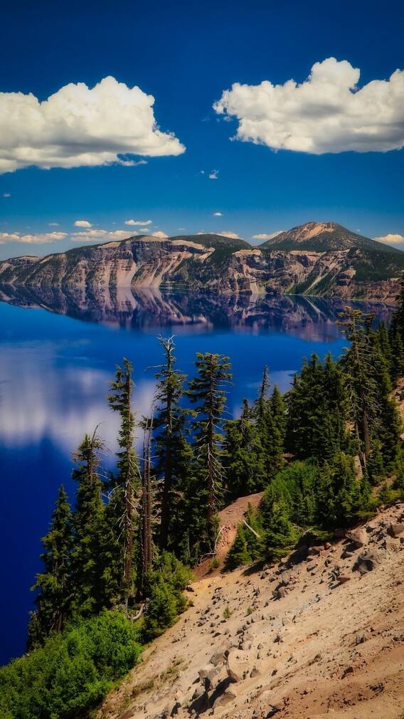 বিশ্বের চোখজুড়ানো হ্রদ