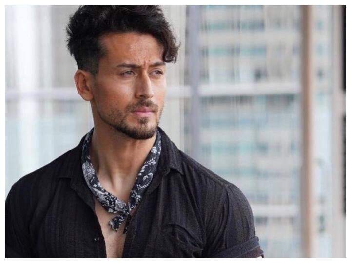 Tiger Shroff के पोश 8 BHK Apartment में शिफ्ट हुए Jackie Shroff और पूरा परिवार, छोड़ा किराए का घर Jackie Shroff and family move into Tiger Shroff posh new 8 BHK apartment leaving their rented apartment on Carter Road Tiger Shroff के पोश 8 BHK Apartment में शिफ्ट हुए Jackie Shroff और पूरा परिवार, छोड़ा किराए का घर