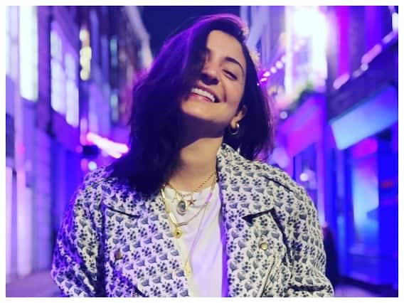 Anushka Sharma ने Cheese Sandwich खाते हुए फोटो की शेयर, फैन्स के मुंह में आया पानी Anushka Sharma ने Cheese Sandwich खाते हुए फोटो की शेयर, फैन्स के मुंह में आया पानी
