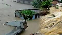 Uttarakhand Landslide: चंपावत राजमार्ग पर जबरदस्त भूस्खलन, सड़क पर आ गिरा पूरा पहाड़