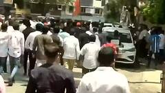 Mumbai: नारायण राणे के बयान पर बवाल, आपस में भिड़े बीजेपी-शिवसेना कार्यकर्ता, जमकर पत्थरबाजी