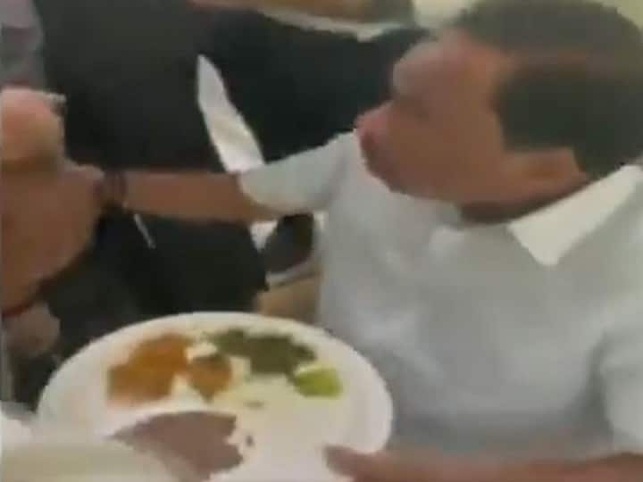 Narayan Rane Arrest Video Mumbai Police Arrest Union Minister For Remarks Against CM Uddhav Thackeray Police Arrived To Arrest Union Minister Narayan Rane While He Was Having Lunch. Video Surfaces