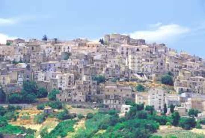 In this Italian town, you can now buy a house for Euro House For Sale :  రూ. 80కే లగ్జరీ ఇల్లు... ఆఫ్గాన్‌లో కాదు..! ఎక్కడంటే...