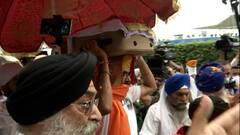 Afghanistan: पवित्र गुरुग्रंथ साहिब की तीन प्रतियां भारत लायी गयीं, एयरपोर्ट पर हुआ जोरदार स्वागत