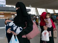 Afghanistan Crisis: अमेरिका ने अफगानिस्तान से 24 घंटे में 20 हजार से अधिक लोगों को सुरक्षित निकाला, तस्वीरों में देखें