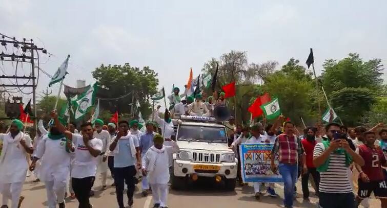 Today again farmers protest against Sukhbir Badal's road show in GIDDARBAHA ਅੱਜ ਫਿਰ ਕਿਸਾਨਾਂ ਵਲੋਂ ਸੁਖਬੀਰ ਬਾਦਲ ਦੇ ਰੋਡ ਸ਼ੋਅ ਦਾ ਵਿਰੋਧ