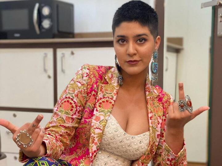 Muskan Jattana- लोगों की पसंदीदा कंटेस्टेंट्स में से एक मूस जट्टाना को 1.5 लाख रुपये मिल रहे हैं.