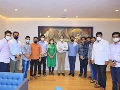 Maharashtra News: नारायण राणे के खिलाफ प्रदर्शन करने वाले कार्यकर्ताओं से मिले सीएम उद्धव ठाकरे, बेटे आदित्य ठाकरे भी रहे मौजूद