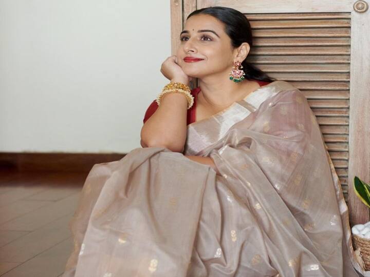 துள்ளி வரும் ஆறு என்றும் தேங்குவது இல்லை.. திருமண வீடென்று தூங்குவது இல்லை பாட்டிகள் எல்லாம் தாவணி போட