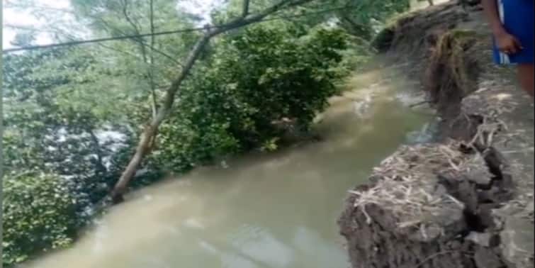 south 24 pargana kakdwip river dam has been broke, local people have demanded a concrete dam কালনাগিনী নদীর বাঁধ ভেঙে ভাসছে কাকদ্বীপের বিস্তীর্ণ এলাকা, আতঙ্কে স্থানীয়রা