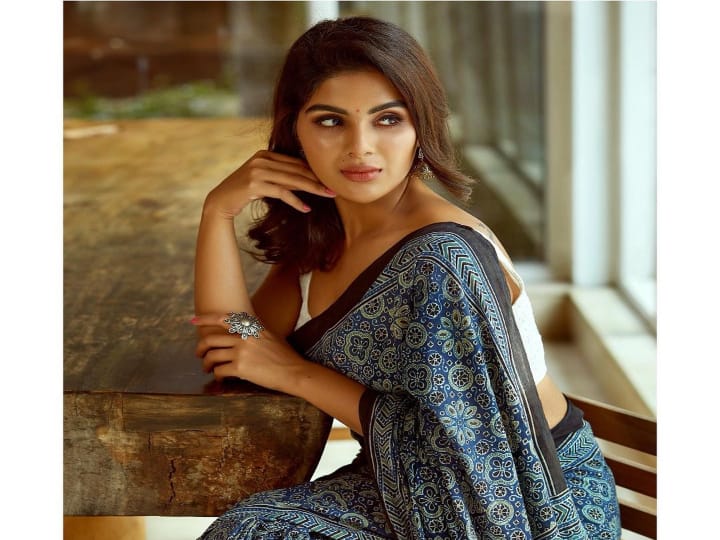 வான் வெளியைக் கேட்டேன் விடையே இல்லை