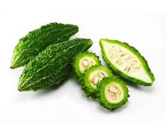 Kitchen Hacks: करेले की कड़वाहट कम करने के लिए अपनाएं ये तरीका