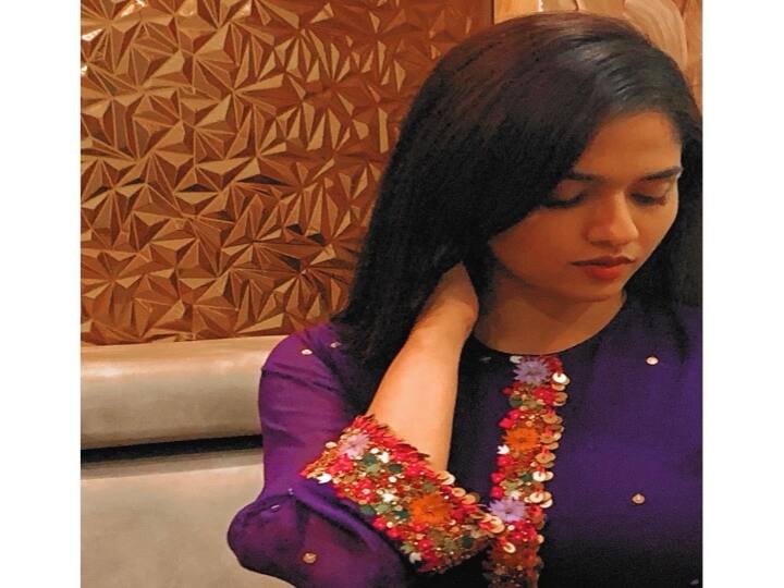 அந்தியிலே வானம் சிவந்ததை போலே.. கன்னம் எங்கும் தோன்றும் வெட்கம் அழகு