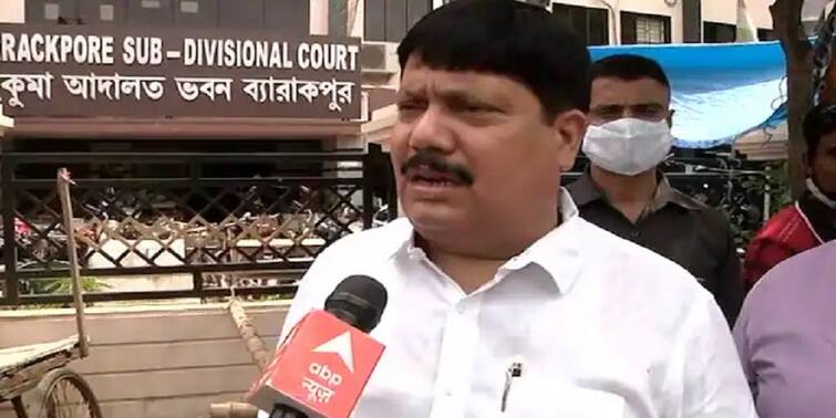 Post Poll Violence BJP worker Jagaddal allegedly assaulted injured Barrackpore MP Arjun Singh demand CBI probe Post Poll Violence: জগদ্দলে আক্রান্ত বিজেপি কর্মী, সিবিআই তদন্তের দাবি অর্জুন সিংহের, 'মানসিক ভারসাম্য হারিয়েছেন', কটাক্ষ তৃণমূলের