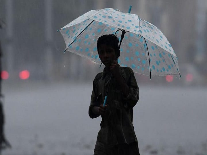 Weather Updates: Weather will be bad in Delhi from Monday, there is a possibility of heavy rain in Kerala today Weather Updates: सोमवार से दिल्ली में खराब रहेगा मौसम, केरल में भारी बारिश की आशंका