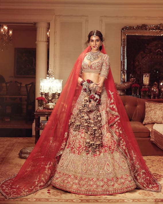kriti Sanon Photos: అప్పుడు బీచ్‌లో జలకన్యలా.. ఇప్పుడు దేవకన్యలా తళుకులీనుతున్న కృతిసనన్
