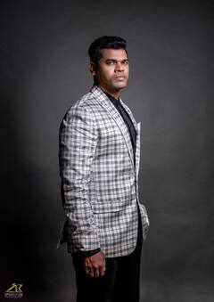 PHOTO : स्टाईल आयकॉन सिद्धार्थ जाधवचा हा हटके लूक पाहिलाय का?