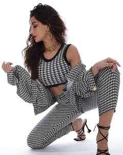 ਨੋਰਾ ਫਤੇਹੀ ਦੀਆਂ ਤਸਵੀਰਾਂ ਦੇ ਚਰਚੇ, ਕਰਵੀ ਫਿੱਗਰ ਨਾਲ ਉਡਾਏ ਸਭ ਦੇ ਹੋਸ਼