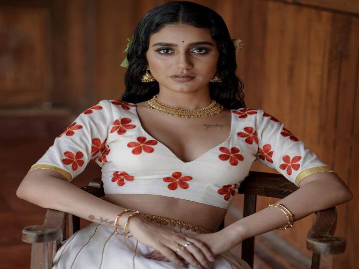 இப்போது சில திரைப்படங்களில் நடித்து வருகிறார்