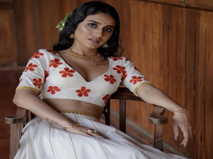 ஒரு அடர் லவ் திரைப்படம் வைரலாகி, 2018 இல் இந்தியாவில் கூகுள் மூலம் அதிகம் தேடப்பட்ட ஆளுமை என்ற பெயரைப் பெற்றார்