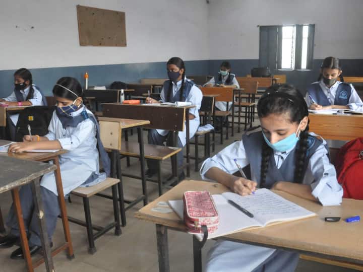 Haryana School Re-Open: हरियाणा में 1 सितंबर से दोबारा खुलेंगे पांचवीं और छठी कक्षा के स्कूल, SoP का सख्ती से कराया जाएगा पालन