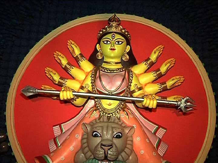 গত বছর প্রশাসনিকভাবে যেসব বিধি-নিষেধ আরোপ করা হয়েছিল, সেগুলোকে সামনে রেখেই প্রস্তুতি শুরু করছে পুজো কমিটিগুলো।