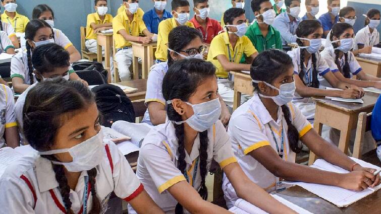 Delhi Schools Reopen: दिल्ली में स्कूल खुलने के लिए तैयार, लेकिन बच्चों को स्कूल भेजने से कतरा रहे हैं अभिभावक