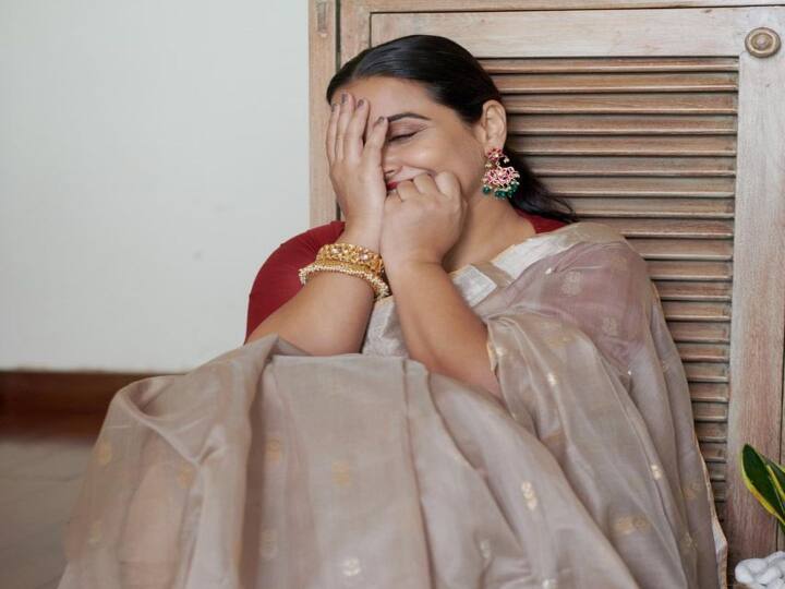 ஊரும் உறவும் இங்கு ஒன்றுபட்டாலே.. வீடு வாசல் அது ரெண்டுபடாதோ.. தேனின் முகத்தில் ஒரு ஈ ஓட்டாதே