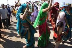 Gail Omvedt : डॉ. गेल ऑम्व्हेट... भारतातील चळवळीतलं मोठं नाव, महात्मा फुलेंच्या चळवळीवर डॉक्टरेट, कांशीरामही घ्यायचे सल्ले