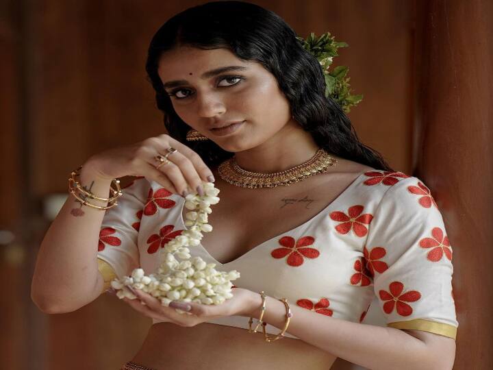 ஸ்ரீதேவி பங்களா என்ற இந்தி படத்தில் நடித்துள்ளார்