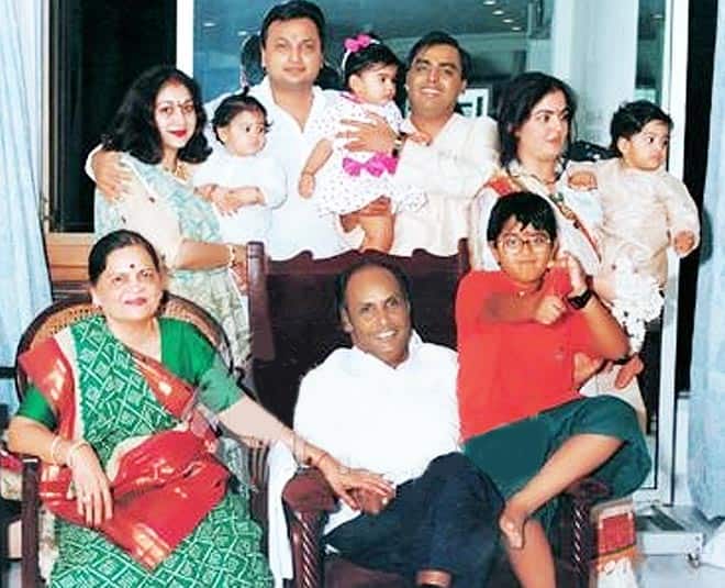 देश के सबसे अमीर घराने में जन्म लेने के बावजूद मां नीता अंबानी ने अपने तीनों बच्चों को बहुत अच्छे संस्कार दिए हैं. उन्हें रीति रिवाजों के साथ पैसे की अहमियत भी सिखाई है.