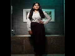 Actress Megha Akash  pics | பூங்காற்றே நீ வீசாதே... நான் தான் இங்கே விசிறி - மேகா  ஆகாஷ் போட்டோஷூட்