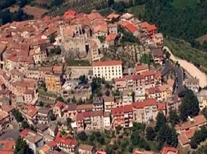 Houses For Sale At ₹ 87 In This Italian Village. Nope, No Zeros Missing 87 ரூபாய்க்கு சொந்த வீடு! ஆனால் சென்னைக்கு மிகமிக அருகில் இத்தாலியில்!