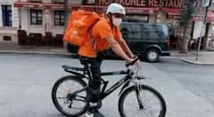 Afghanistan News: అఫ్గాన్‌లో ఐటీ మంత్రి.. ఇప్పుడు సైకిల్‌పై పిజ్జా డెలివరీ.. ఫోటోలు వైరల్