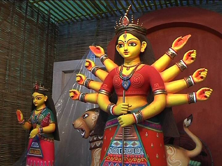 ঠাকুরের ভোগে কাটা ফল দেওয়া যাবে না। পুষ্পাঞ্জলি ও সন্ধিপুজোর মতো অনুষ্ঠানে সামাজিক দূরত্ব বজায় রাখতে হবে। স্বেচ্ছাসেবকদের মাধ্যমে ভিড় নিয়ন্ত্রণে যথাযথ ব্যবস্থা নিতে হবে।