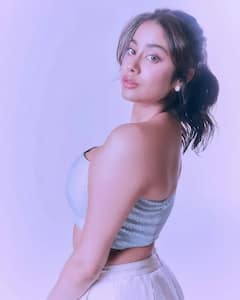 Janhvi on Social Media:নয়া ফটোশ্যুটে নজর কাড়লেন জাহ্নবী